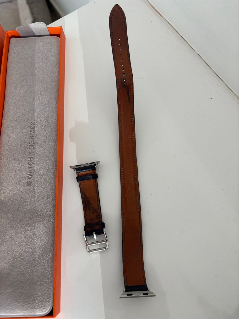 Hermès Apple Watch Band Set in navy and Beige - Picture 3 of 7